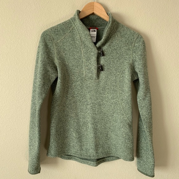 north face toggle pullover